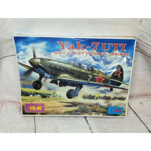 Yak-7 UTI WW2 Soviet Fighter Trainer 1:48 Scale ICM Model Plane - Picture 1 of 9